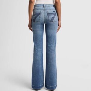 The 7 For All Mankind Women's Dojo Distressed Authentic Light Jeans Sz 27